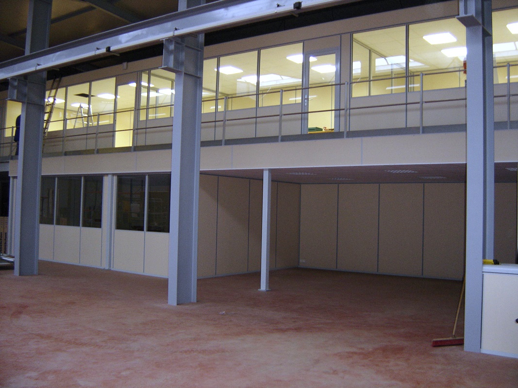Mezzanine industrielle édifiée sur configuration multiple en RDC
