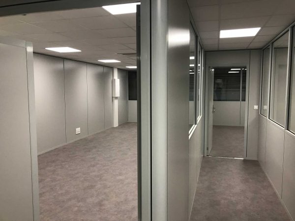 cloison de bureau pour délimiter les espace de travail