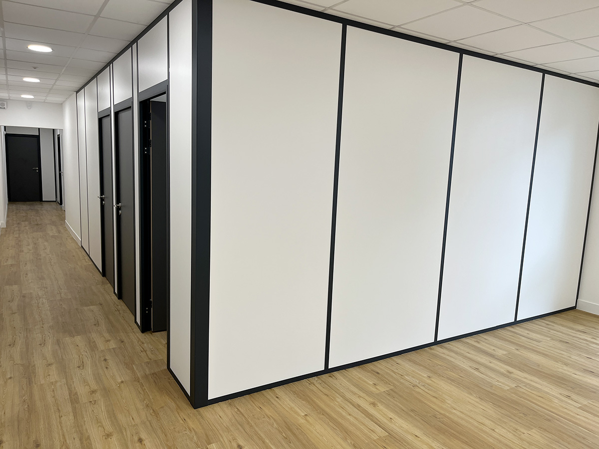 cloisons pleines pour bureaux