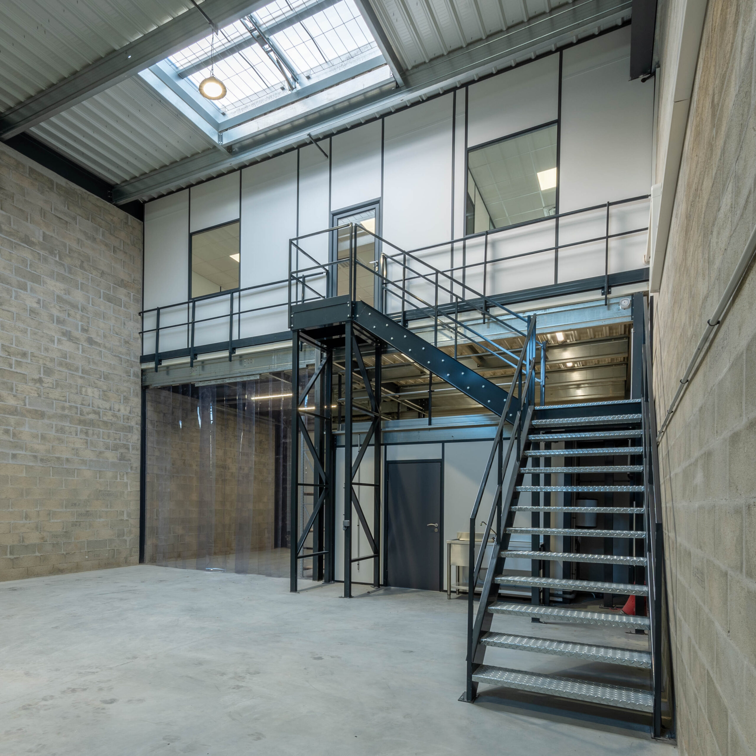 mezzanine de bureaux industriels