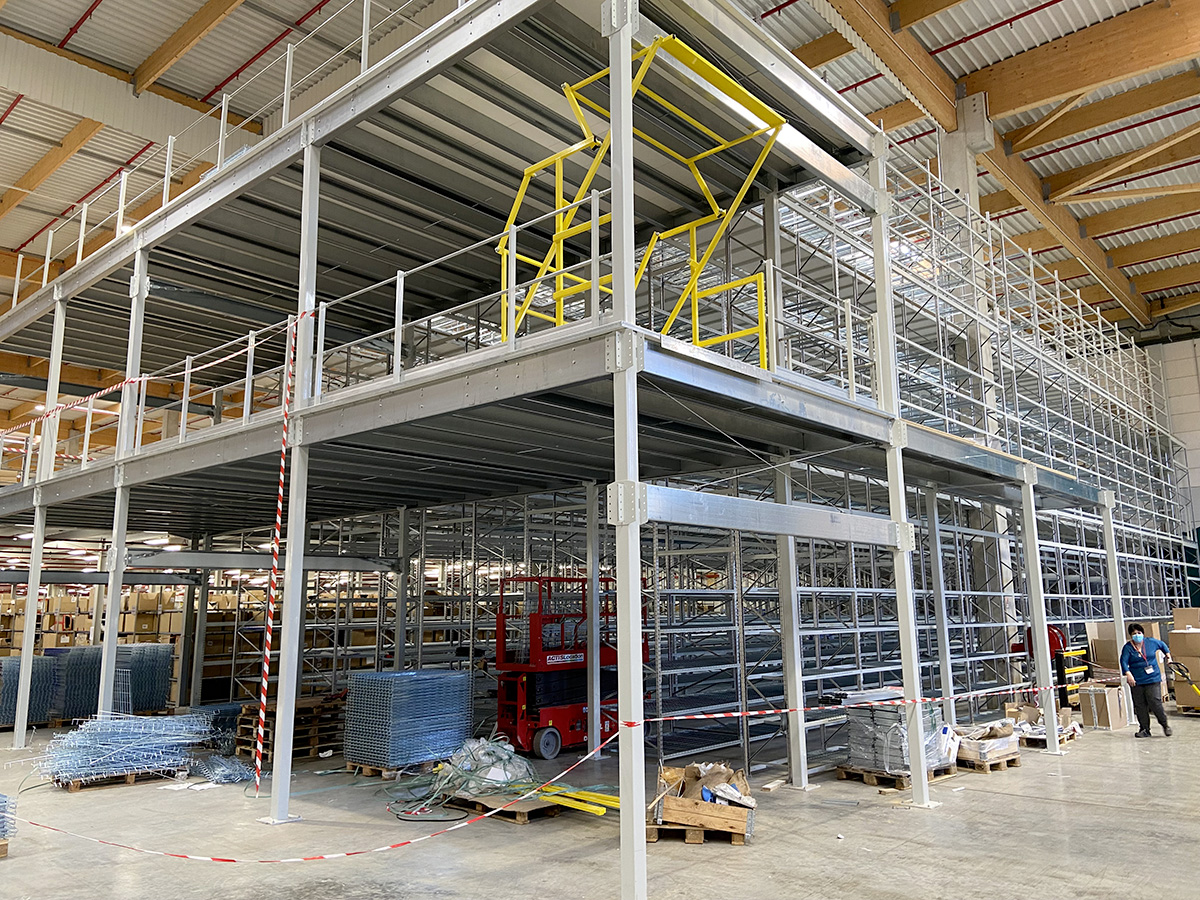 plateforme sur rayonnage traversant